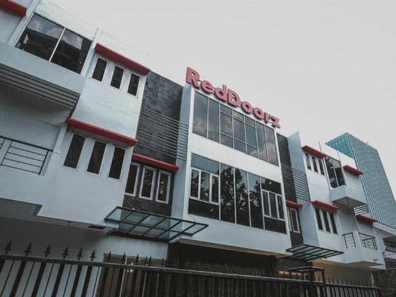 Reddoorz Near Plaza Blok M 3*