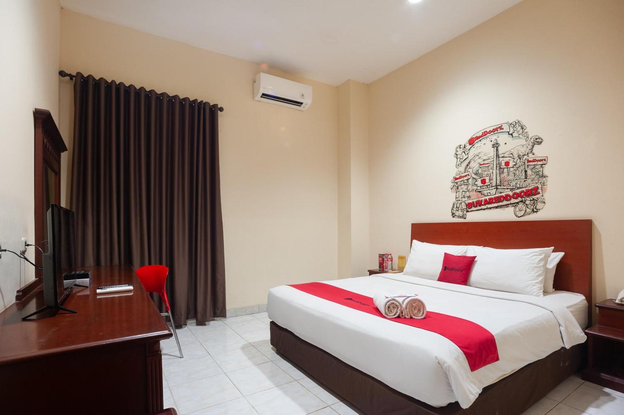 Reddoorz Near Plaza Blok M