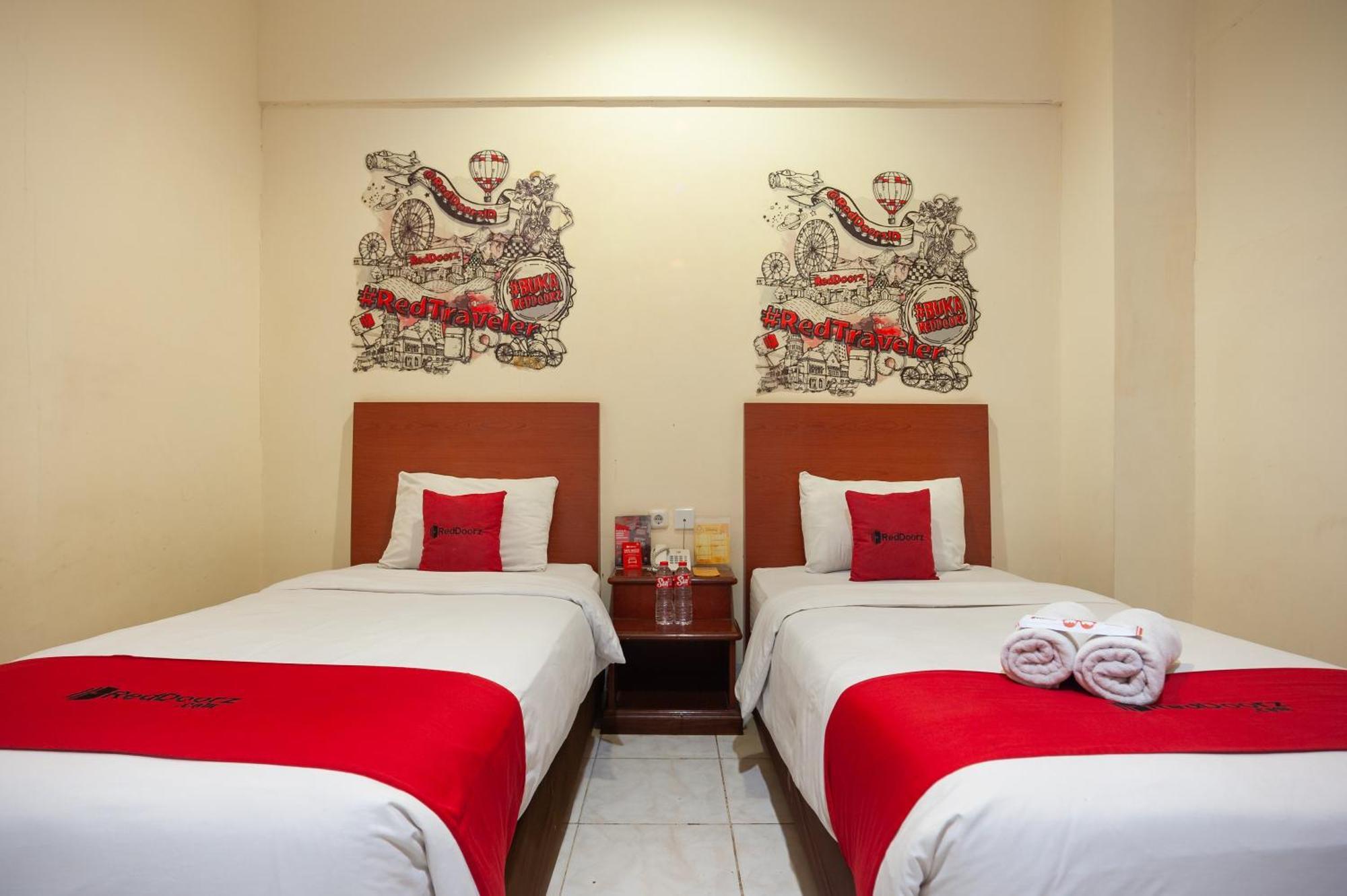 Reddoorz Near Plaza Blok M