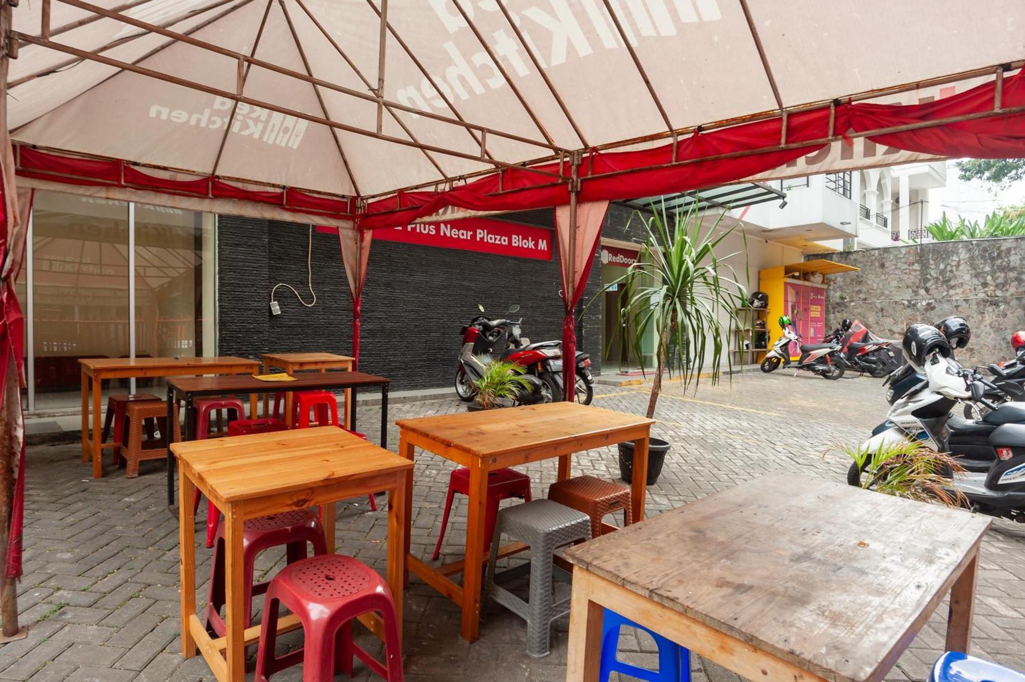 Reddoorz Near Plaza Blok M Jakarta