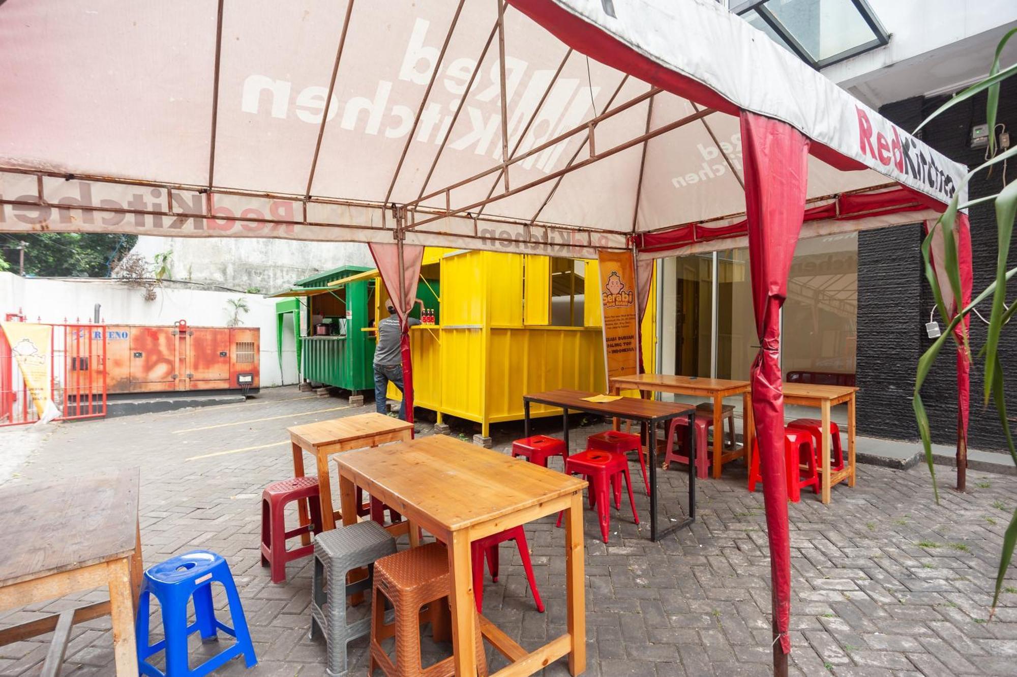 Reddoorz Near Plaza Blok M Hotel